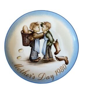 1980 Mother’s Day 1980 Mother’s Little Helpers Plate by Sister Berta Hummel